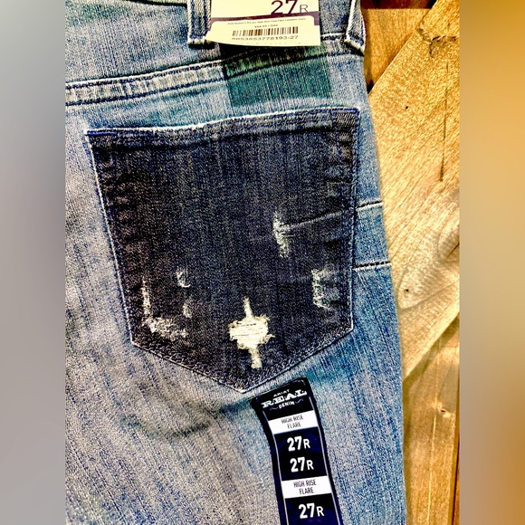 NWT Ariat High Rise Thea Flares Jeans Sz 27R - Picture 8 of 16